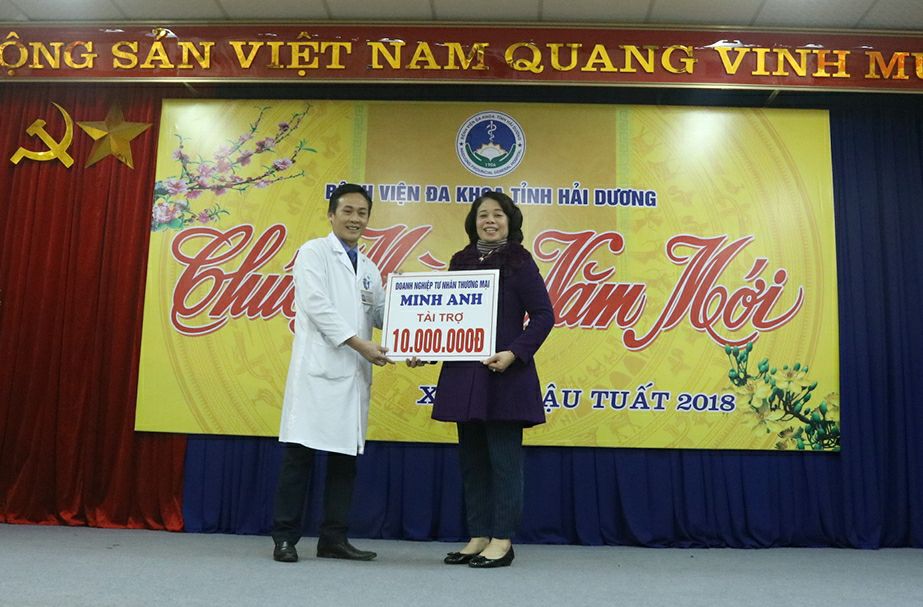 Doanh nghiệp tư nhân thương mại Minh Anh đã trao tặng 20 suất quà với tổng trị giá 10.000.000đ cho các Bệnh nhân nghèo, Bệnh nhân mắc bệnh hiểm nghèo phải nằm điều trị tại Bệnh viện đa khoa tỉnh